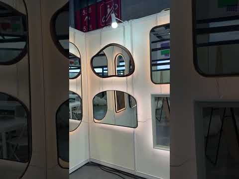 תצוגת יצרן מראות אמבטיה LED ביריד הרהיטים הבין־לאומי של סין